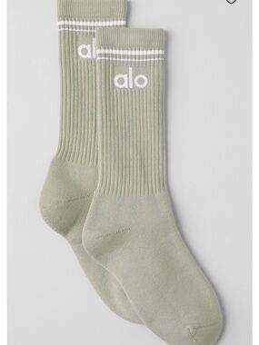 Alo Throwback Socks - Limestone/White
Size M
